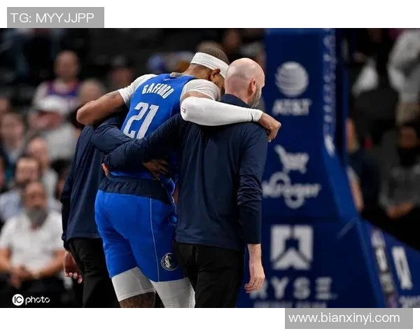 独行侠官方：加福德右脚踝酸痛不会重返与灰熊一战 本场仅抢得1个篮板